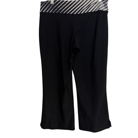 NIKE Black YOGA/WORKOUT Capri Pants w/Striped Waistband MEDIUM #G - Picture 6 of 8